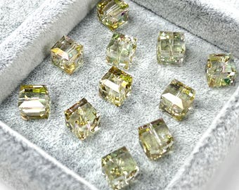 Perline cubiche di cristallo Swarovski: 8 mm verde luminoso - Taglio perfetto e preciso