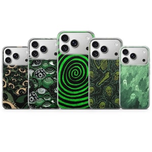 Peut inclure: Cinq coques de smartphone alignées, chacune présentant un motif graphique distinct en vert et noir. Les designs incluent des yeux multiples, une grande spirale centrale, des squelettes et des formes de petits fantômes.