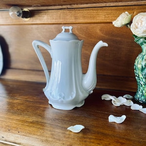 Limoges porcelain coffee pot P. D. - France