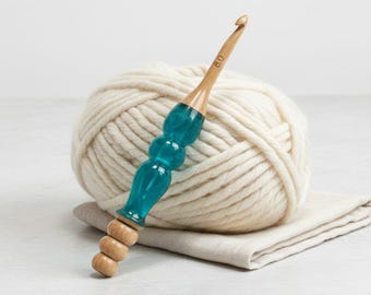 Hand Turned Rosewood Crochet Hook with Resin Handle – Ergonomic Knitting Tool