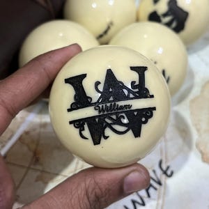 Gegraveerde speelbal - Aangepast zwembad, gepersonaliseerde biljartkeu, cadeau voor vader, Vaderdagcadeaus, monogramgravure, kerstcadeau op maat