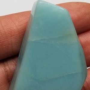 Pieza de calcita caribeña en pie