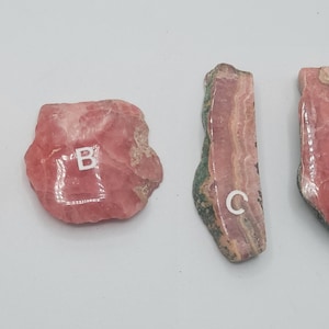 Lastre di rodocrosite argentina: pietra calmante per il chakra del cuore