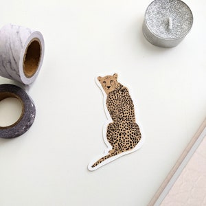 Autocollant guépard | Illustration dessinée à la main | Autocollant vinyle | Imperméable | 2.75x2in