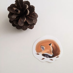 Autocollant Sleeping Fox | Renard d’automne | Autocollant en vinyle mignon | Feuilles d’automne | Pour les bouteilles d’eau, les journaux, les ordinateurs portables