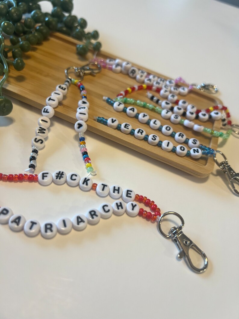 Llavero con cuentas de Taylor Swift / Llavero con pulsera de la amistad / Llavero de Swiftie / Llaveros de Taylor’s Version imagen 3