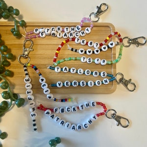 Llavero con cuentas de Taylor Swift / Llavero con pulsera de la amistad / Llavero de Swiftie / Llaveros de Taylor’s Version imagen 2