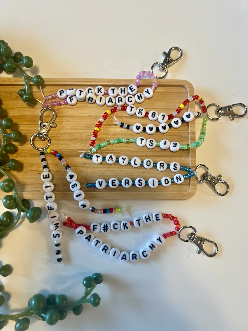 Llavero con cuentas de Taylor Swift / Llavero con pulsera de la amistad / Llavero de Swiftie / Llaveros de Taylor’s Version imagen 2