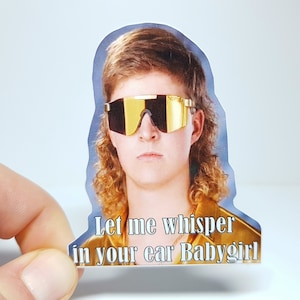 Meme Sticker "Lascia che ti sussurri all'orecchio Babygirl" Regala alla tua ragazza questa divertente leggenda retrò per San Valentino!