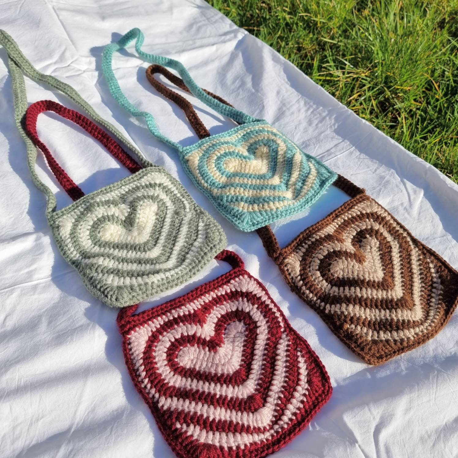 harmtty Women Shoulder Bag Crochet Heart Pattern Large Capacity Vintage  Hollow Out Handbag Tote Bag for Outdoor,Apricot 