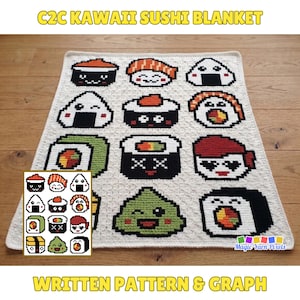 Op de afbeelding: Een witte gehaakte deken met een raster van kleurrijke gepixelde sushifiguren met verschillende gezichtsuitdrukkingen. De tekst C2C KAWAI SUSHI BLANKET en WRITTEN PATTERN & GRAPH staat in het geel, met een klein inzetstuk dat het ontwerp toont.