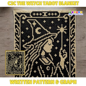 Op de afbeelding: Een zwart en crème C2C The Witch Tarot deken met een pixelontwerp van een figuur met een puntmuts die een sterrenstaf vasthoudt. Het patroon bevat de tekst C2C THE WITCH TAROT BLANKET en THE WITCH, samen met een Magic Yarn Pixels logo.