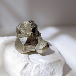 High Grade natural Shiny Golden Pyrite cluster Fool&#39;s gold from Peru