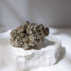 High Grade natural Shiny Golden Pyrite cluster Fool&#39;s gold from Peru