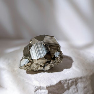 High Grade natural Shiny Golden Pyrite cluster Fool&#39;s gold from Peru