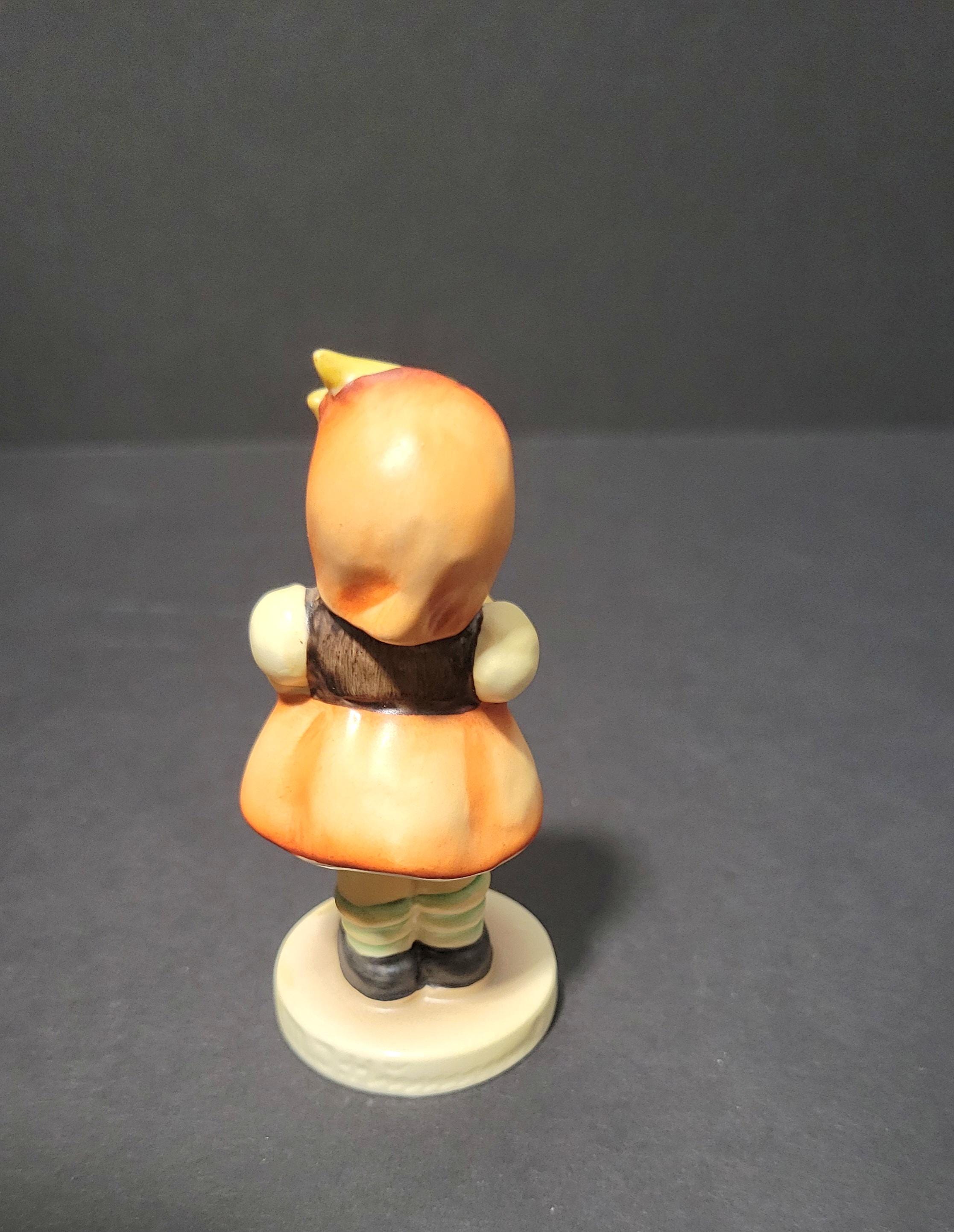ゲーベル・フンメルの置物 人形を持つ少女 - Etsy 日本