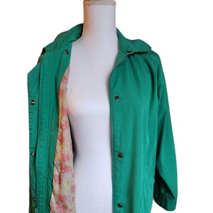Vintage grüner Mantel mit Blumeneinzug, Clipper Mist Londontown Jacke