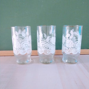 Vintage Clear Glass Tumblers White Rose Design / Set de 3