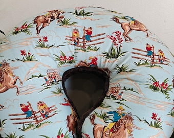 Funda de almohada Boppy de vaqueros. Funda Boppy. Funda de almohada. Funda de almohada de caballos y vaqueros. Vaqueros