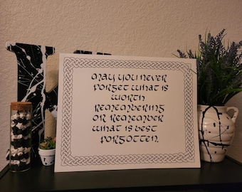 Arte de nudos celtas con caligrafía y cita escocesa