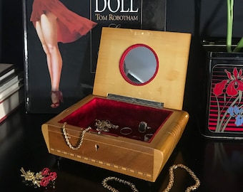 1950s Italian Sorrento inlaid jewelry box