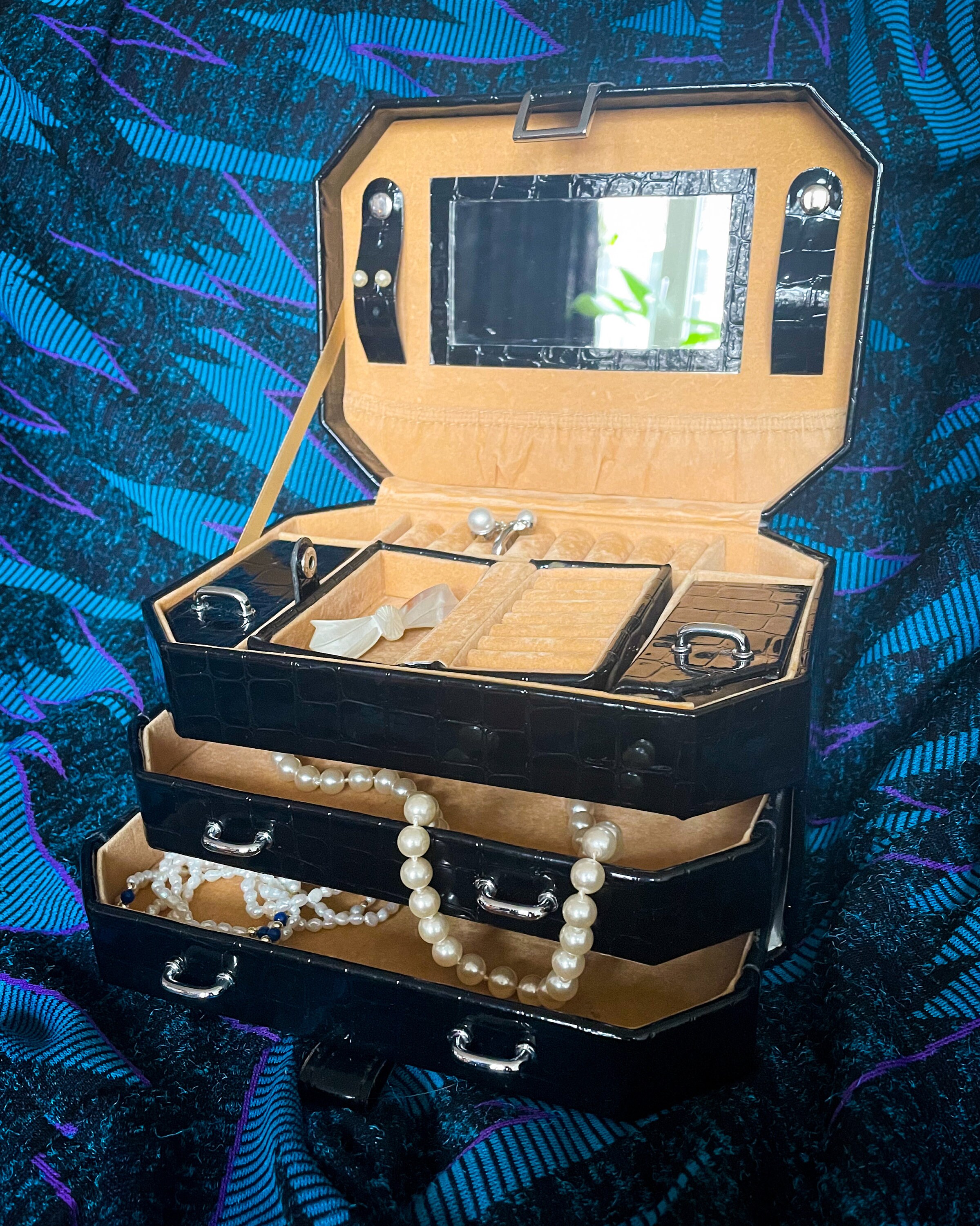 Vintage black faux croco patent leather jewelry box with mini travel