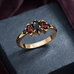 Ring med svart onyx och granat, förlovningsring med tre stenar, gotisk ring i sterlingsilver, viktoriansk löftering, present till henne