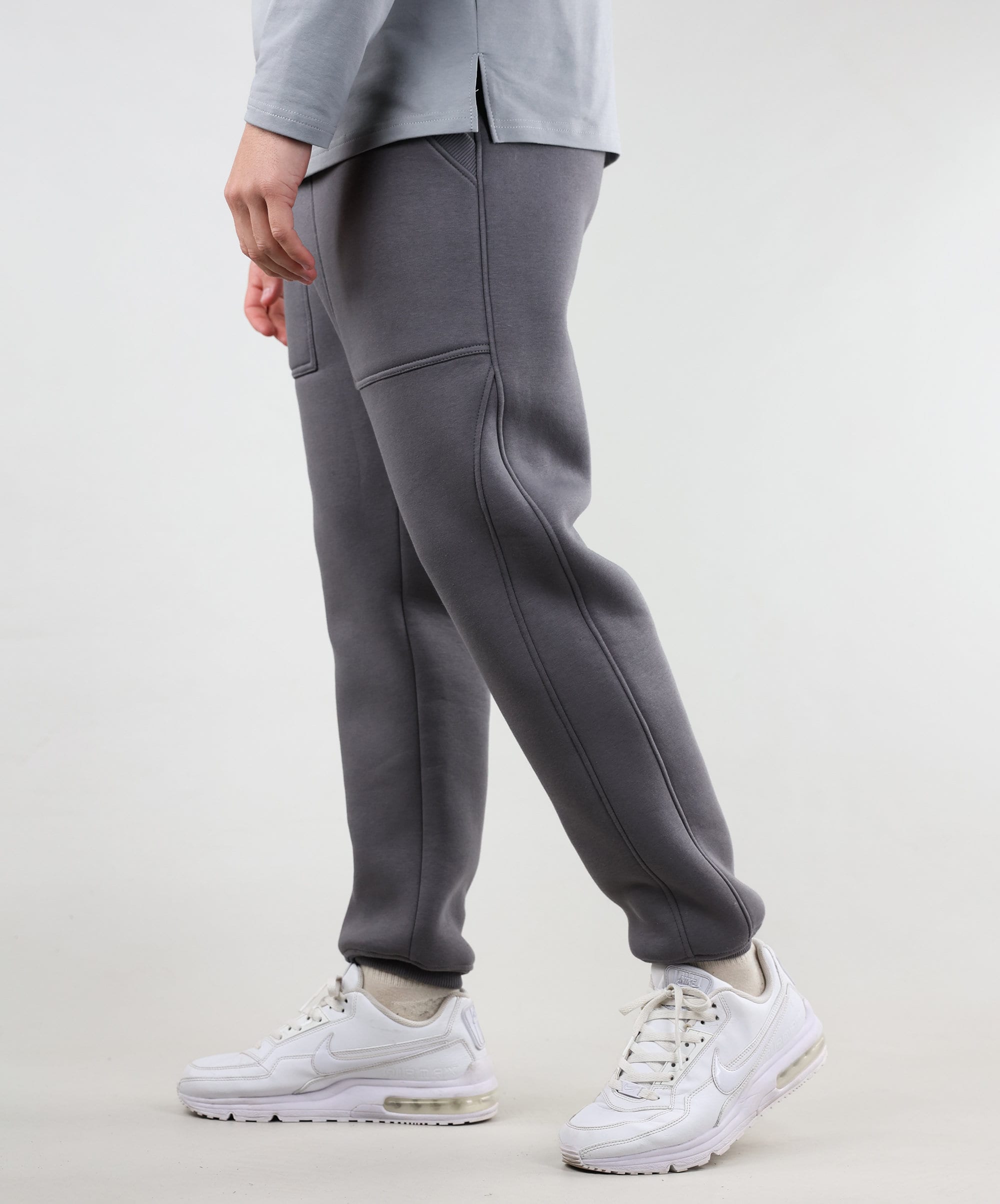 Gray Warm Sweatpants With Side Pockets and Elastic Waist