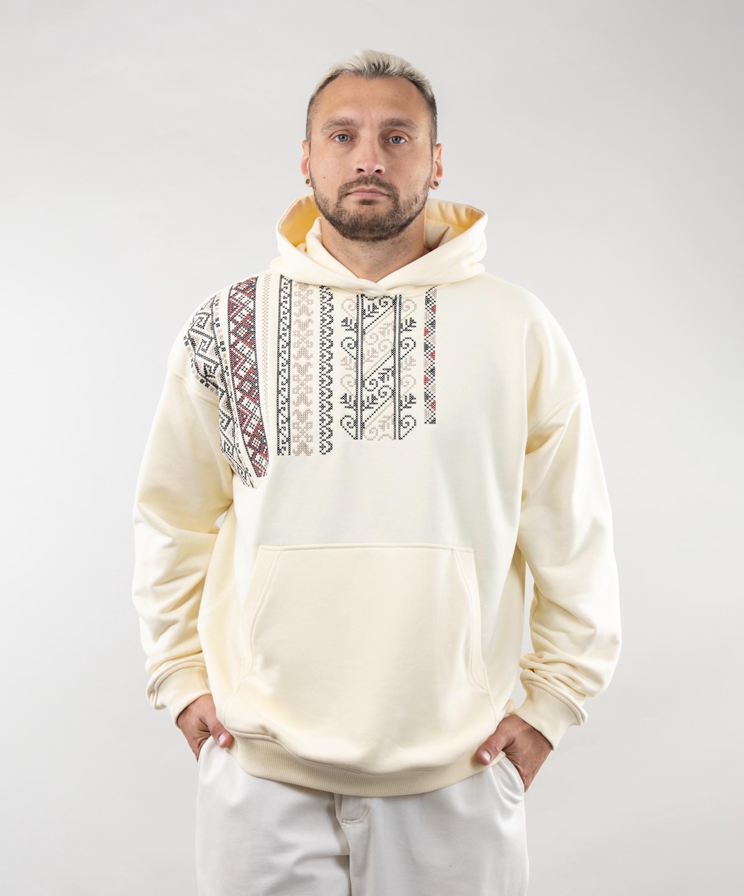 Felpa con cappuccio tradizionale ucraina ricamata Vyshyvanka