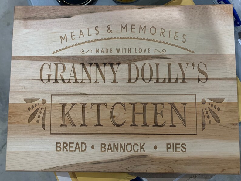 WRCreativeCanada Cutting Board - Thumbnail 5