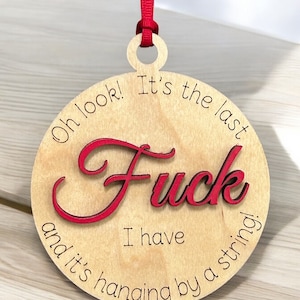Adorno divertido de humor para adultos: Adorno de madera de arce con la última F