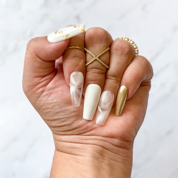 10 Gold Nail Art Designs For Ringing In The New Year—'Cus Bye 2020 -  Behindthechair.com