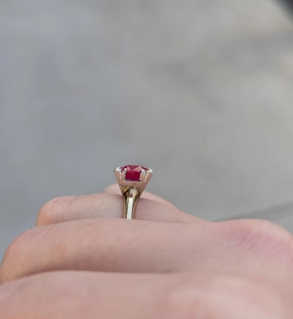 Vintage solitaire large ruby ring - image 4