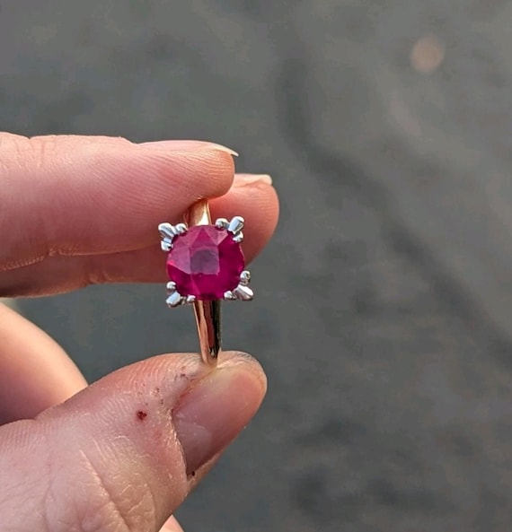 Vintage solitaire large ruby ring - image 8