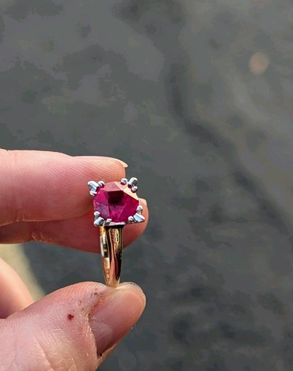 Vintage solitaire large ruby ring - image 9