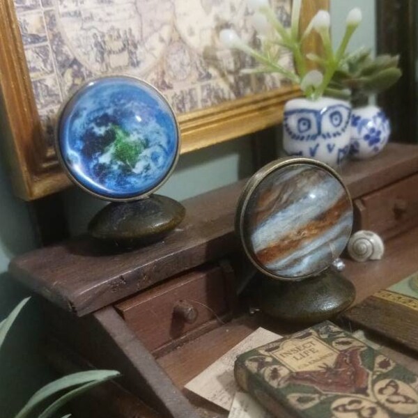 Modern astronomical globe, Earth, Jupiter, Moon, solar system - 1:12 dollhouse miniature