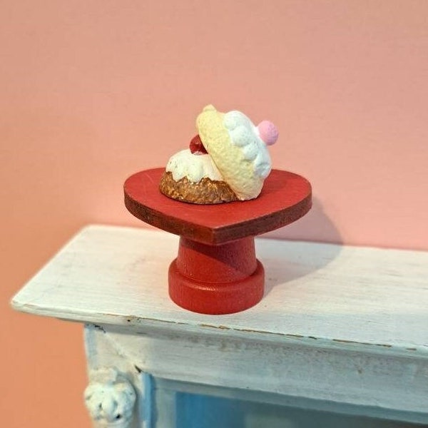 Heart-shaped cake stand, Valentine's Day kitchen bakery accessory - 1:12 dollhouse miniature