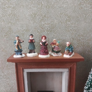 Victorian Carolers Figurines - 1:12 Scale Dollhouse Miniature