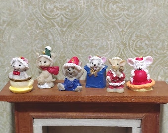 Christmas Mice Figurines - 1:12 Scale Dollhouse Miniature