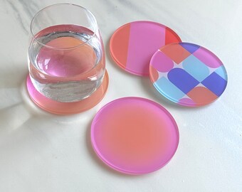 Posavasos acrílico redondo abstracto rosa / Juego de posavasos de bebidas lindo Ombre con soporte / Regalo único de inauguración de la casa