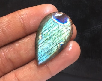 輝くラブラドライトカボション：天然ルース宝石（58.10カラット