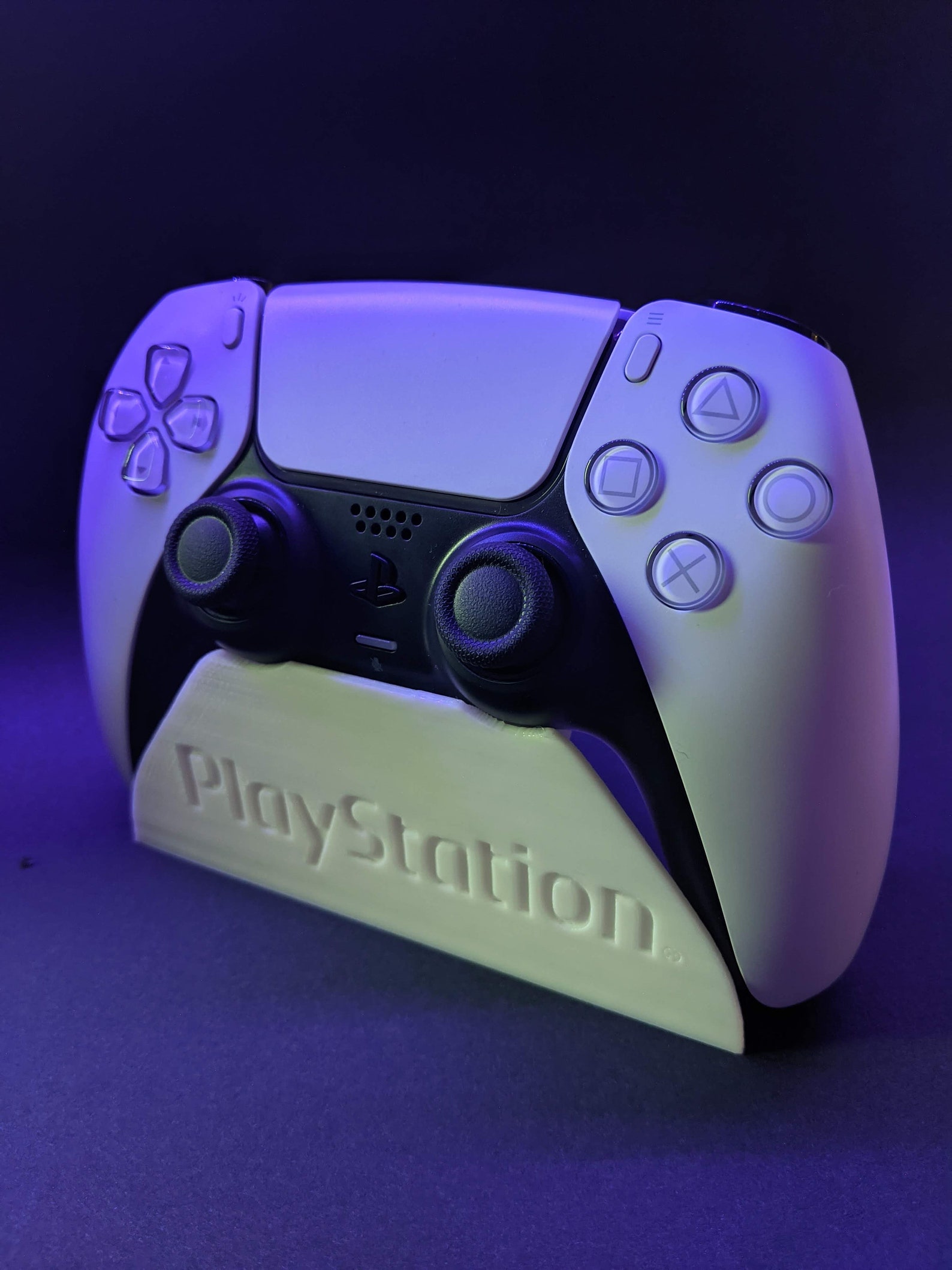 PS5 Controller stand 3D printed and personalised. FREE Etsy