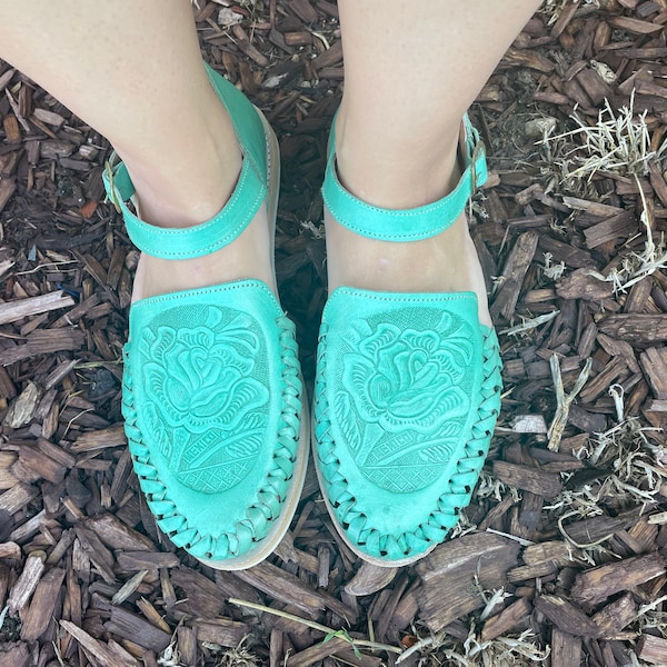 luz huarache sandals