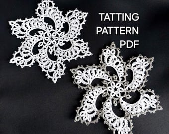 Könnte beinhalten: Zwei weiße, schneeförmige Tattingsmuster auf schwarzem Hintergrund. Die Muster sind aufwendig, mit filigranen, spitzenartigen Details. Der Text "TATTTING PATTERN PDF" ist in Weiß dargestellt.