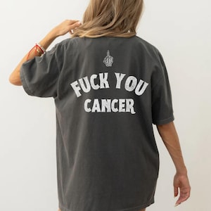 Camiseta "Que te jodan el cáncer", "F" Cáncer, camiseta con gráfico grunge, camiseta con esqueleto en el dedo medio, regalo para pacientes con cáncer, concientización sobre el cáncer, regalo para guerreros de quimioterapia