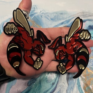 Fender Badges | Hornet BEE SWOLE Mirror Red Emblem Gold Knuckles and Eye |2 BADGES| Angry Aggressive Car Badge