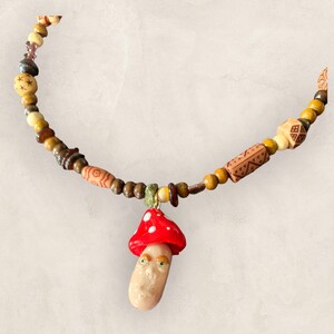 Mushroom Charm Necklace – Handmade Beaded Fairycore Jewelry – Cottagecore Forest Pendant – Boho Nature Necklace – 14in Whimsical Gift