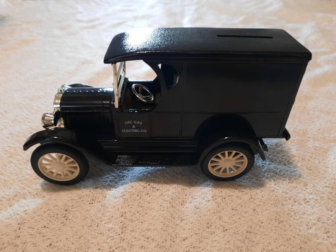 Diecast Banks, Truck Banks, Vintage Truck Banks, 1913 Bank, 1923 Bank