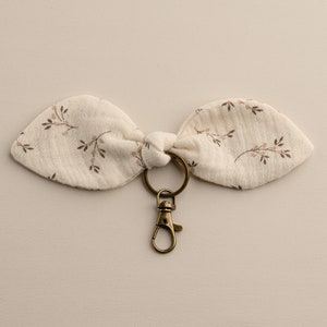 Double cotton gauze bag charm keyring écru fleuri