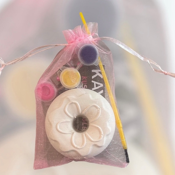 Donut Craft Kit Gift Bag-Unique Party Bag Favor/Fillers-Doughnut Cake Craft Set-Paint Set-Craft Party Idea-Children’s Activity Set